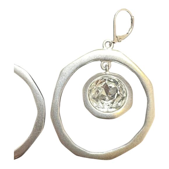 Kenneth Jay Lane KJL Silvertone Ringstone Hammered Earrings - Picture 3 of 6